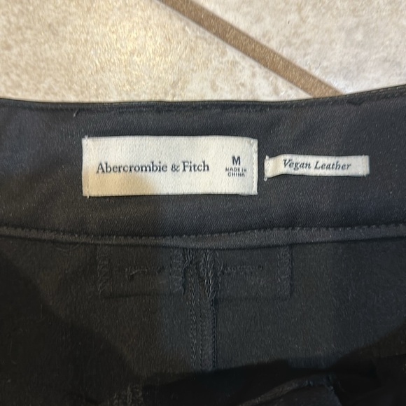 Abercrombie & Fitch Black Faux Leather High Waisted Shorts M Pleated - Picture 3 of 7